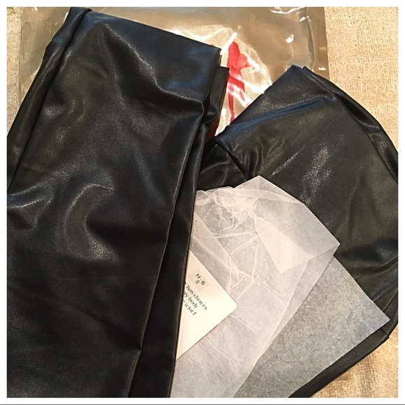 LAST PAIR FAUX LEATHER LEGGINGS LIFTS & FLATTERS - Picture 7 of 7